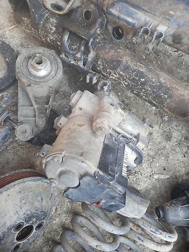 maşın ucun pec: Avtomobil ehtiyat hissələri – müxtəlif komplektasiya Mercedes. 190 — 8
