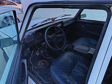 4 qapili niva satiram: VAZ (LADA) 2107: 1.5 l | 2004 il 125888 km Sedan — 4
