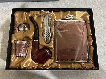 Hədiyyəlik viski və siqaret borusu dəsti Dəst tərkibi: - 8 oz həcimli