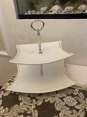 İki mərtəbəli servis qablari dəsti 8 dəstdir. Hər qabdan 2 ədəddir