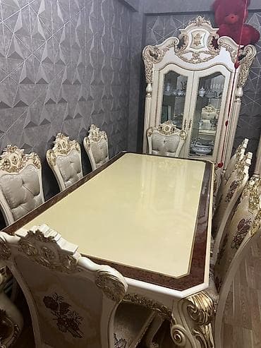 pvc qapi: Klassik üslubda yemək otağı mebeli dəsti Tərkibi: - 1 böyük yemək — 2