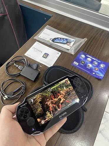 PS Vita Oled Ekran Toxunmatik sensorludur. Proşifka olunub minlərlə