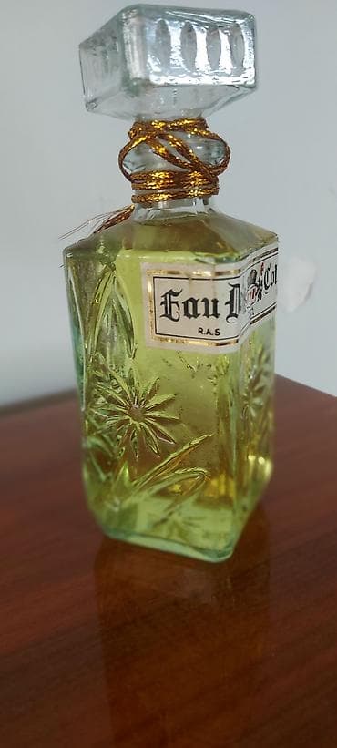 Məhsul: Klassik “Eau de Cologne” (75%) - Şüşə: Kəsimli kvadrat — 2