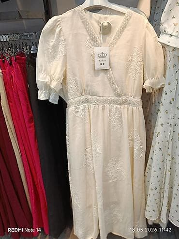 muncuq: Zərif qadın donu – YaBao - Rəng: krem-ağ - Model: midi uzunluqda, V — 2