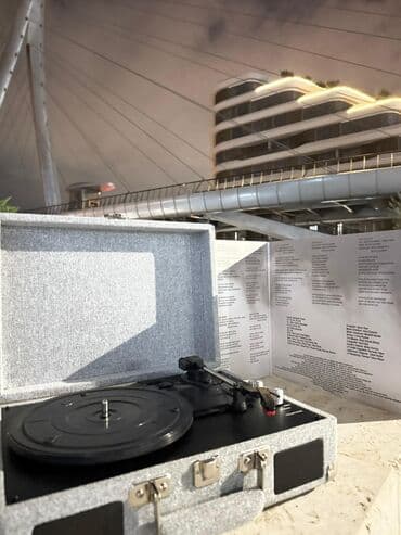 виниловый проигрыватель баку: Qrammafonlar Mehduddur!!! Çox gözəl Retro Qramafonlar və göz oxşuyan — 4