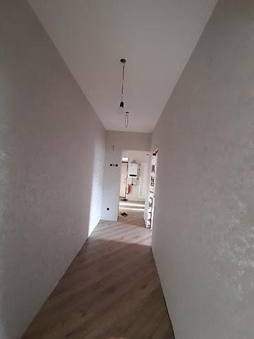 taxt doşəyi: Məhsul: Ağ daxili qapılar və dekorativ divar örtüyü (daş/mermer — 10