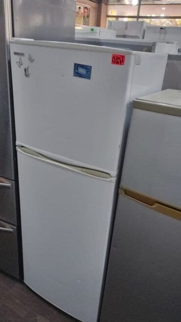 İki qapılı soyuducu - Ağ korpus, yuxarıda dondurucu, aşağıda əsas