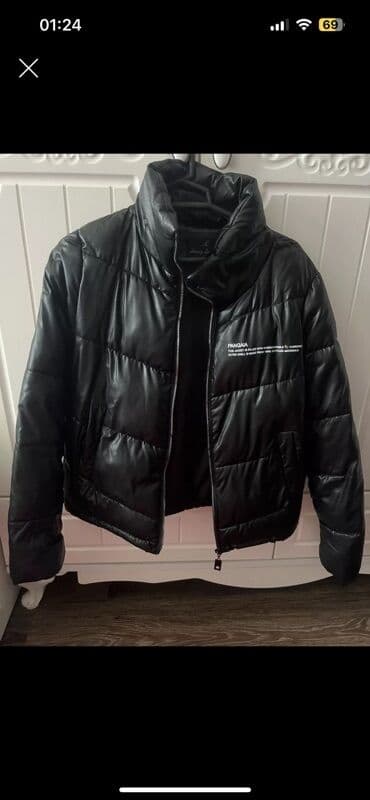 qış üçün sintepon qadın gödəkçələri: Qara şişmə qadın gödəkçəsi - Rəng: parlaq qara - Material: suya — 1