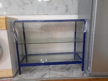 Şüşə vitrin/raf sistemi - Korpus: mavi rəngli metal çərçivə - Ön, yan