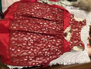 детские горнолыжные комбинезоны: Uşaq geyimləri dəsti 1) Qırmızı qız uşağı üçün kapüşonlu jaket: - Ön — 3