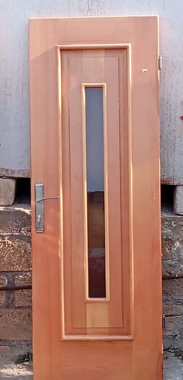 5 ədəd fıstıq qapı: 4 ədəd şüşəli 1 ədəd sadə - Material:fıstıq -