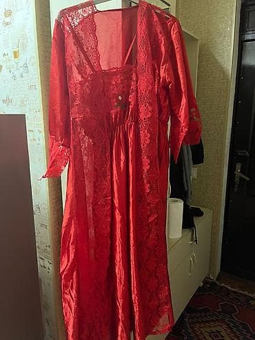 Qırmızı dantel xalat/penyoar dəsti - Parlaq qırmızı rəngdə, zərif