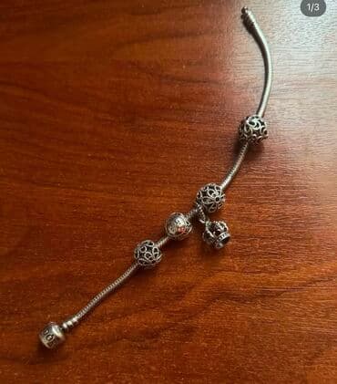 pandora qutusu: Orjinal Pandora 
Qolbaq ve sharmlar. Sharmlar tek tek de satila biler — 2