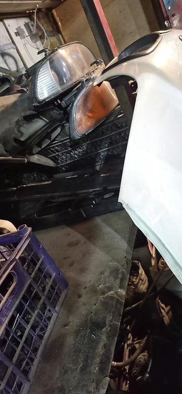 prius qapi: BMW 5 Series E39 sedan – ağ rəng Xüsusiyyətlər: - Korpus: 4 qapılı — 10