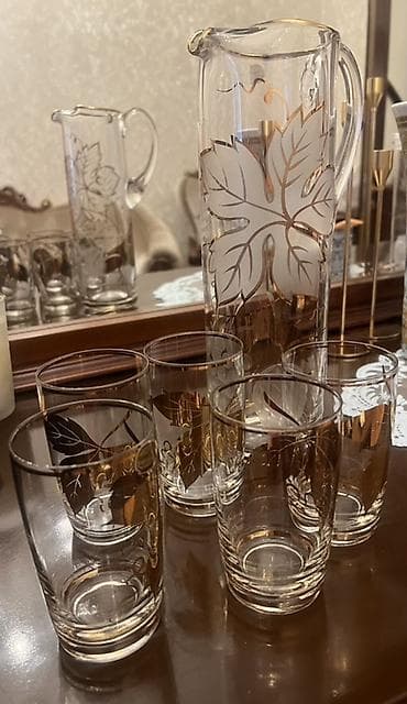 Şüşə sürahi və stəkan dəsti - Tərkib: 1 ədəd şüşə sürahi + 5 ədəd