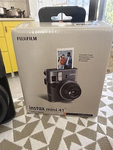 a 23: Fujifilm instax mini 41 instant kamera – qutu ilə. Xüsusiyyətlər: - — 3