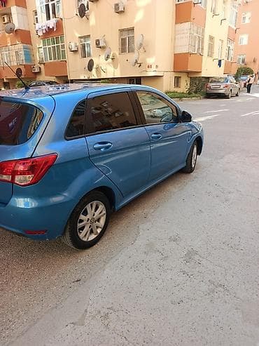 opel mühərriki: BAIC (BAW) hatchback, mavi rəng, şəhər üçün yığcam və qənaətcil model — 9