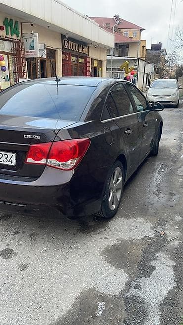 2106 salon: Chevrolet Cruze sedan - Kuzov: sedan, qara/şokolad rəng tonunda - — 4
