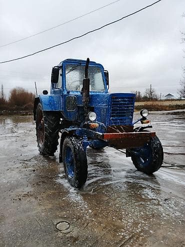 m guzgu: Mavi rəngli MTZ 80 Xüsusiyyətlər: - Kabinalı, yan güzgülərlə - Dizel — 2