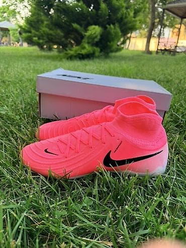 Məhsul: Futbol butsası, yüksək boğazlı model Brend: Nike (logolu) — 2
