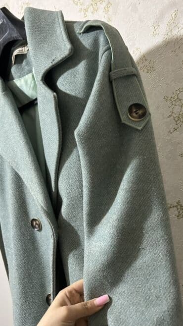 Cinslər: Qadın palto ( 2-ci əl, çox az geyinilib.) - Rəng: açıq boz-yaşıl — 4