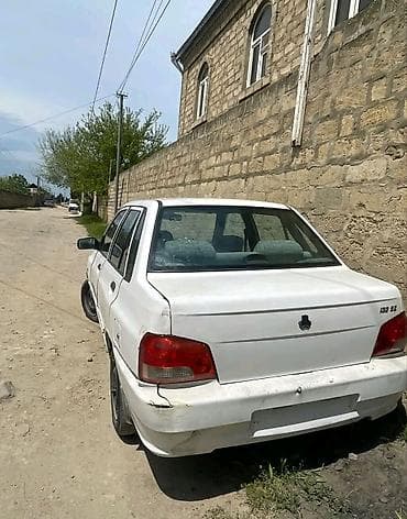 hyundai excel 1994: Saipa Saba 132 SE, ağ rəng, sedan kuzov. Texniki xüsusiyyətlər: - — 1