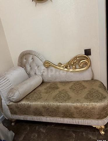 lejanka: Klassik üslubda elegant şezlong/oturacaq divan. - Dizayn: Qızılı — 1