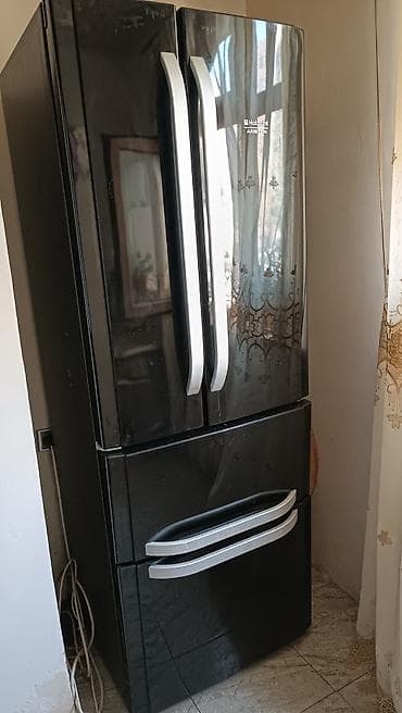 Hotpoint-Ariston Quadrio (E4D / 4D) seriyasına məxsus 4 qapılı (iki — 1