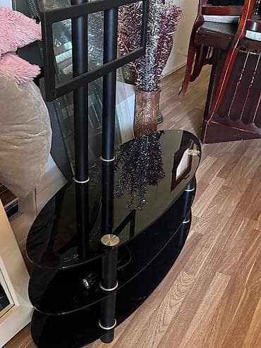 salon refi: Qara şüşə TV stendi və divar asqısı ilə - Material: 3 mərtəbəli — 3