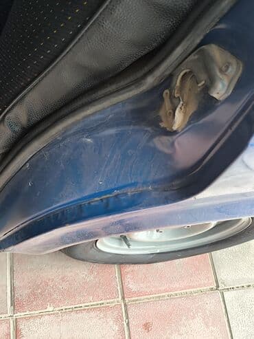 traktor yer qazan: VAZ 2107, mavi rəngli sedan Xüsusiyyətlər: - Kuzov: sedan, klassik — 10