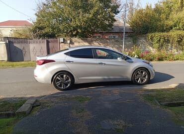 Hyundai Elantra: 1.8 l | 2014 il Sedan
