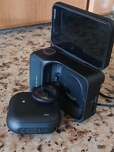Insta360 GO Ultra aksiyon kamerası və ekranlı modul - Kompakt, modul