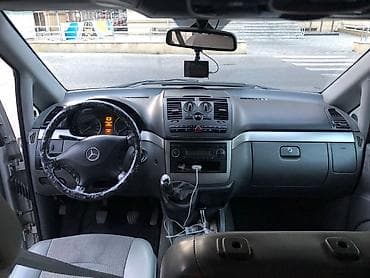 7 yerlik avtomobillər: Mercedes-Benz Viano, gümüşü rəng, Azərbaycanda qeydiyyat — 3