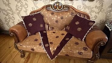 divan klasik: Klassik üslubda yumşaq mebel dəsti təqdim olunur. Real alıcılara — 4