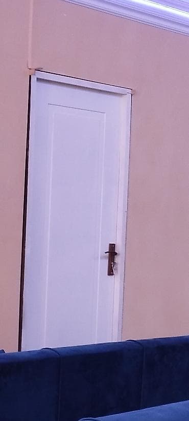 Ağ rəngli daxili qapı - Material: MDF/taxta əsaslı, hamar səthli -
