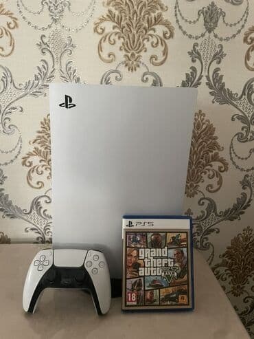 ana plata: PlayStation 5 oyun konsolu, DualSense idarəetmə paneli və Grand Theft — 1