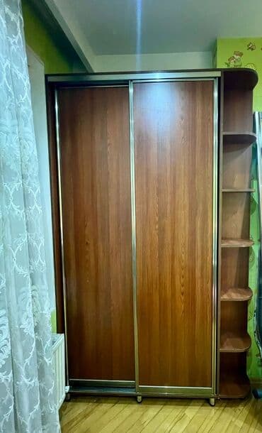 Yeni, Kupe, Düz dolab, Dəhliz dolabı