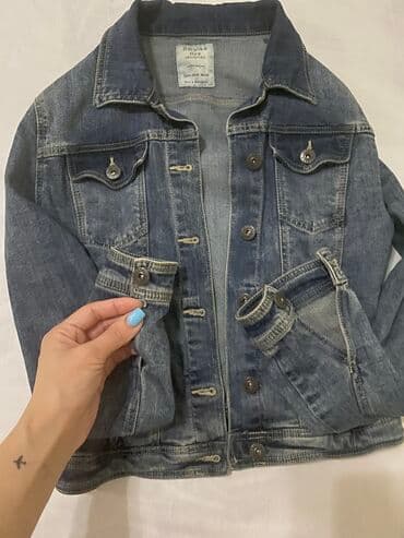cins gödəkçələr: Bershka jean ceket. Teze alinib 55manata. Satilir 30azn. Yeniden ferqi — 1