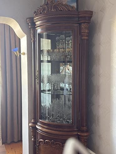 Cütü 150m Klassik üslubda taxta servan-vitrin - Material: təbii ağac