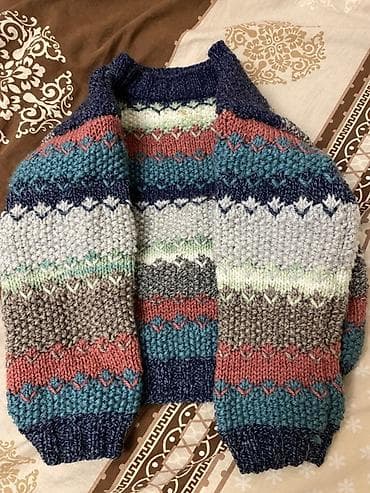 don geyim: Uşaq üçün əl işı trikotaj sviter.4-6 yaşa qədər geyinilə bilər Votsapa — 1
