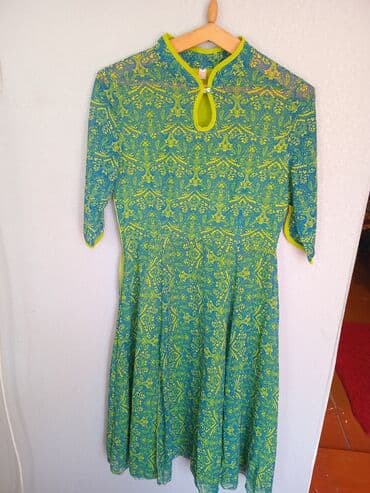 дизайнерские платья: Зеленые платья в отличном состояние. Одевались по одному разу для — 1