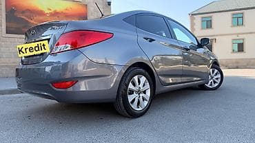 man sat: Hyundai Accent: 1.4 l | 2016 il Sedan — 3