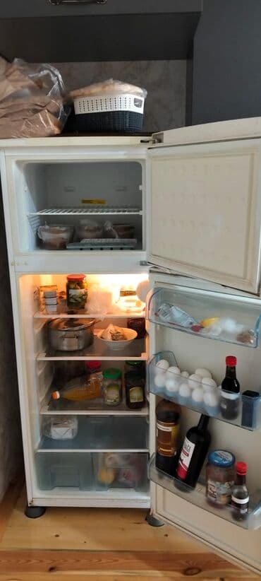 Duxovkalar: İşlənmiş 2 qapılı Beko Soyuducu Satılır, rəng - Ağ, Dolab içi — 2