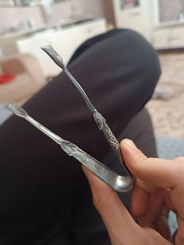 sergiden sekiller: Gümüş qaşıqlar dəsti 3 ədəd çay qaşığı 3 ədəd limon qaşığı 1 ədəd — 8