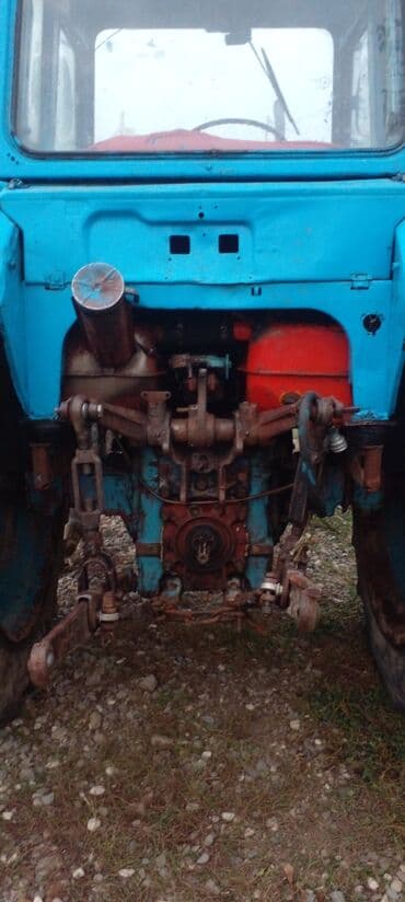 işlənmiş akkumulyator: Mavi rəngli təkərli traktor - Kabinli model, ön egzoz borusu və tavan — 8