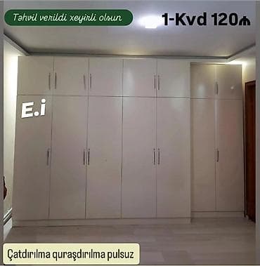 Ağ rəngdə iri həcmli divarboyu qarderob dolabı. Müasir, minimal — 1