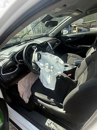 masin cadir: Chevrolet Malibu – hissələr üçün Ağ rəngli Chevrolet Malibu sedan — 2