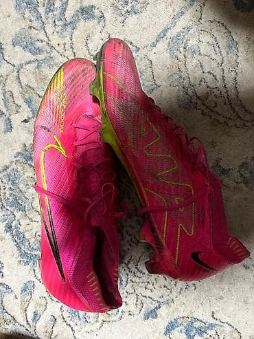 Giryalar: Butslar Nike — 1