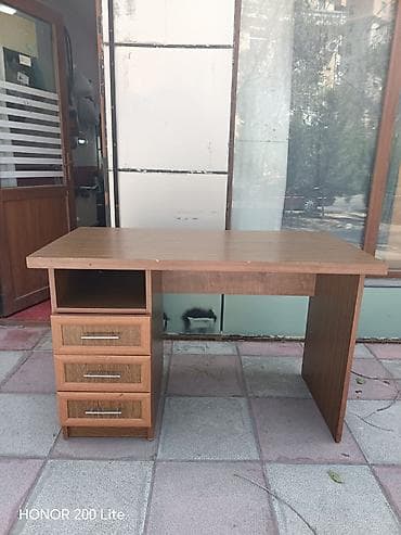 Ofis/iş masası – kompakt və funksional - Material: laminat/LDSP taxta lalafo.az -da Ofis/iş masası – kompakt və funksional - Material: laminat/LDSP taxta