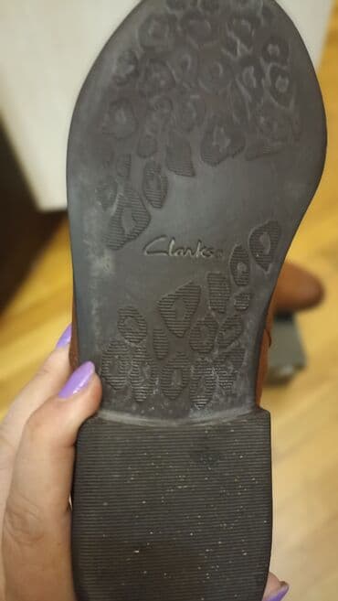 qiz ucun botlar: Clarks qadın botları - Model: qısa boğazlı, yandan fermuarlı - Rəng — 7